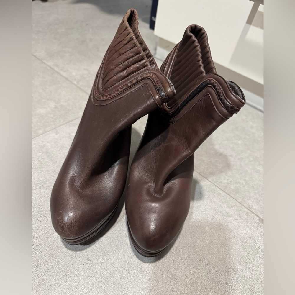 Maxstudio Chic Brown Leather Ankle Booties size 8